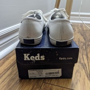 Leather white keds size 6